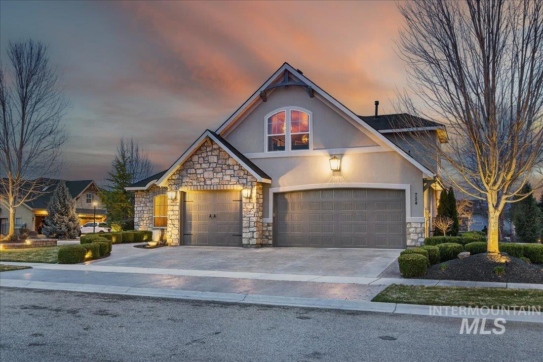 754 S Lone Hollow Way