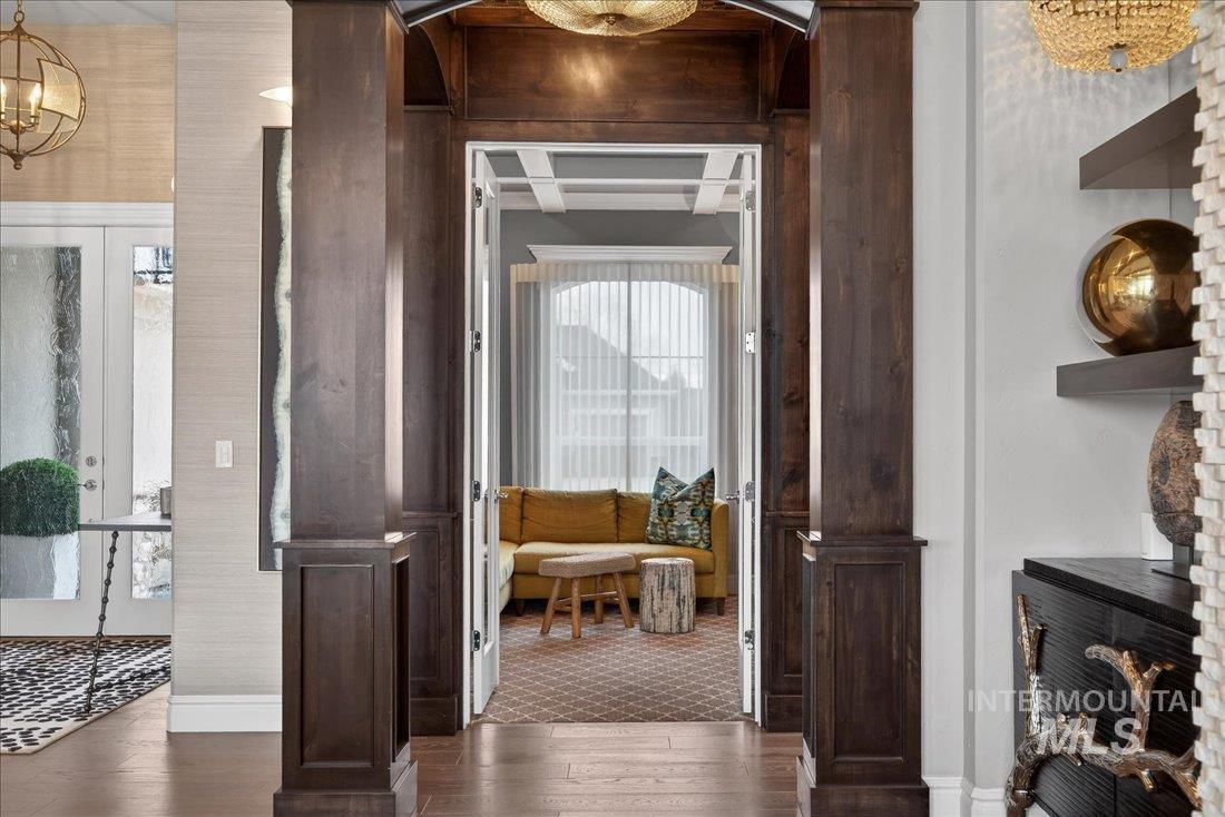 754 S Lone Hollow Way