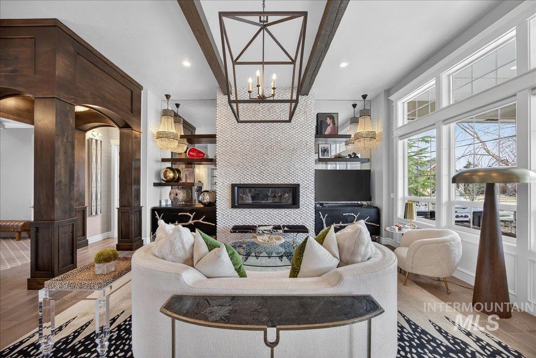 754 S Lone Hollow Way