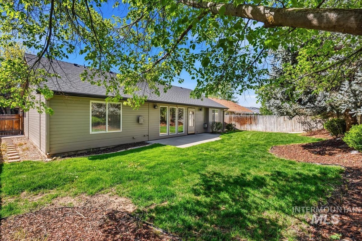 802 N Echohawk Way