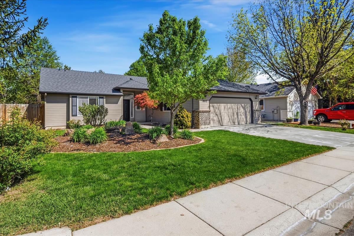 802 N Echohawk Way