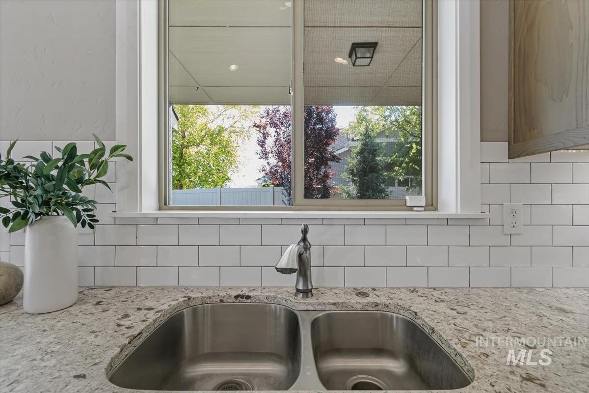 584 N Synergy Way