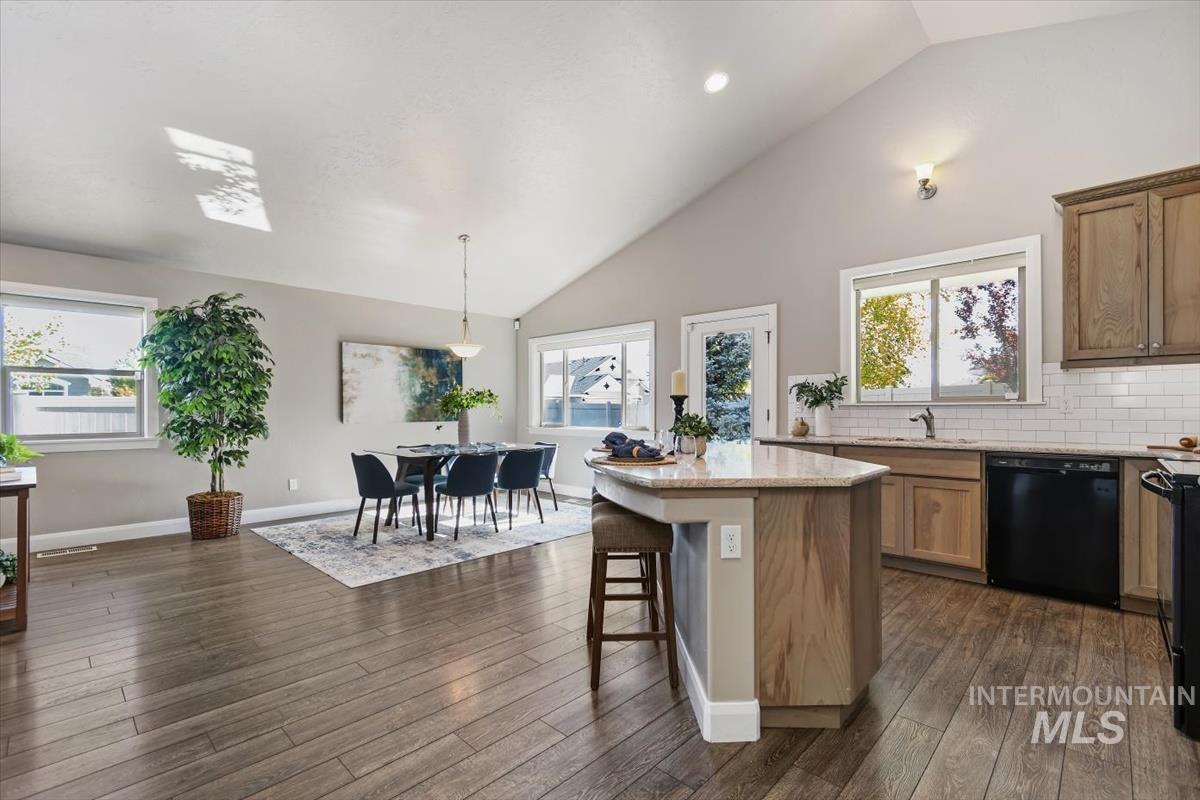 584 N Synergy Way