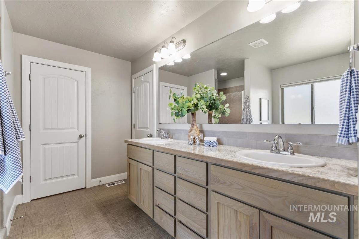 584 N Synergy Way
