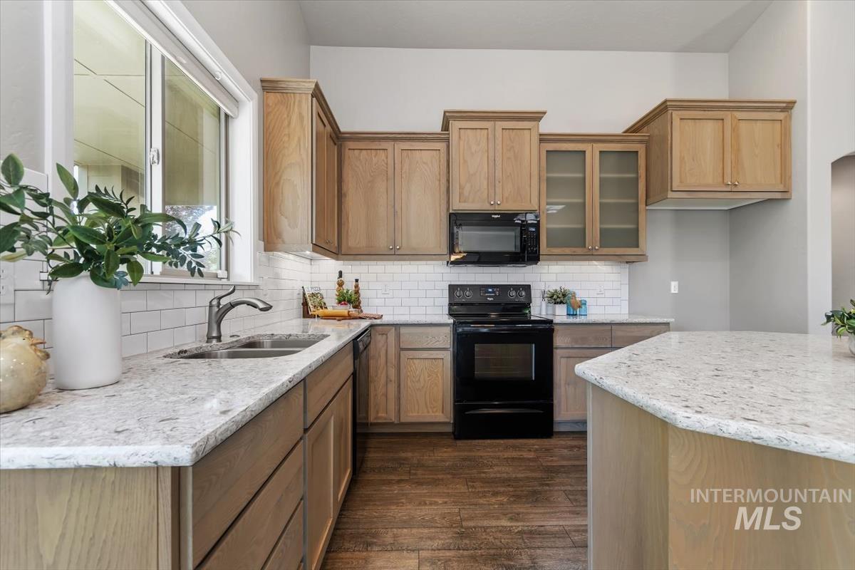 584 N Synergy Way