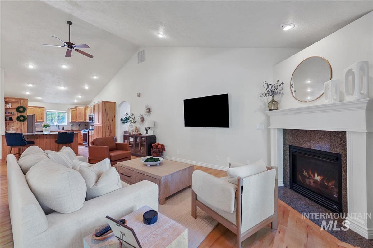 16915 N Darmady Loop