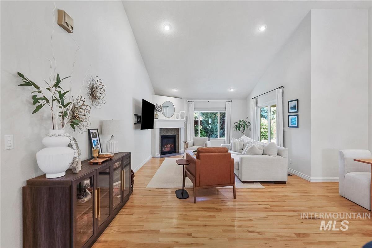16915 N Darmady Loop