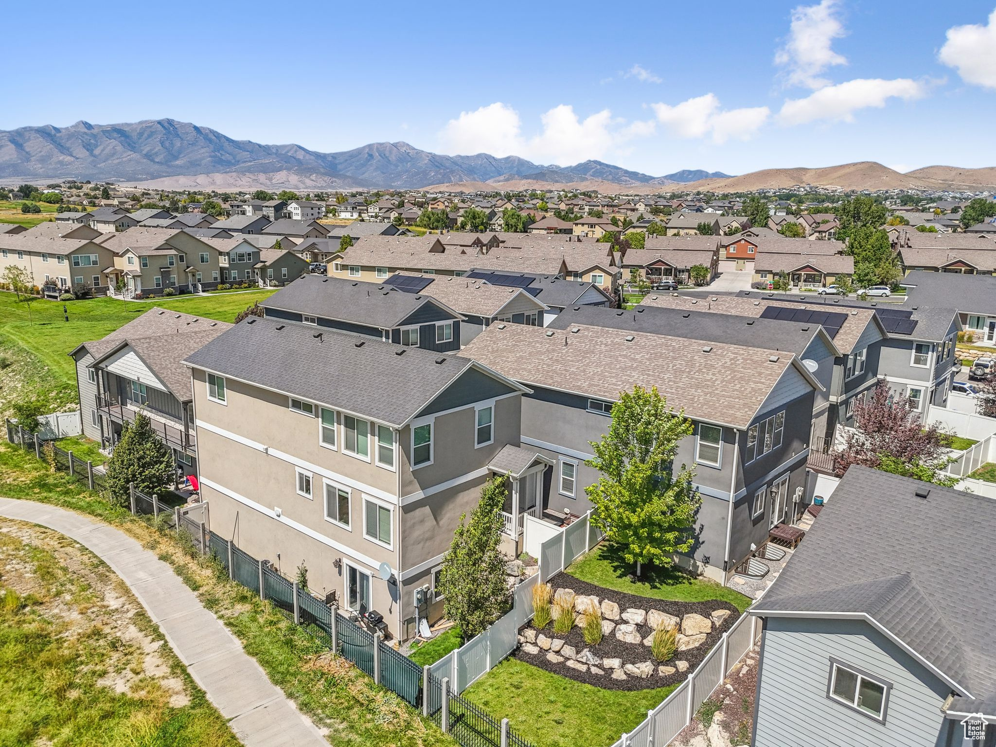 8626 N COTTONWOOD ALY