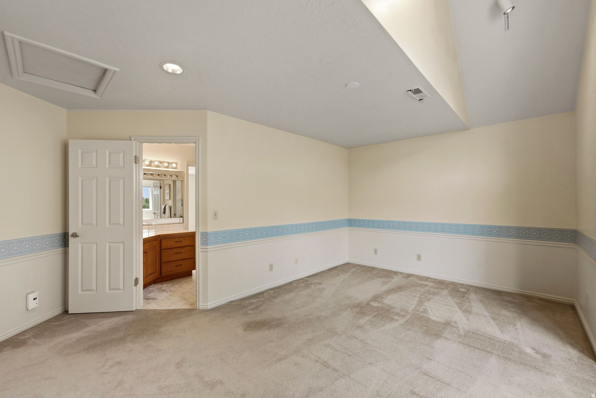 923 W WILSHIRE CT