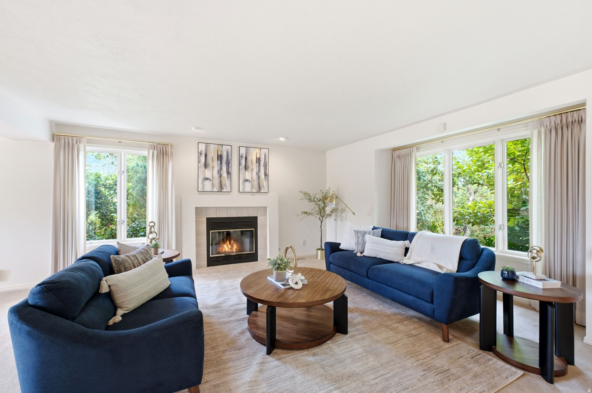 923 W WILSHIRE CT