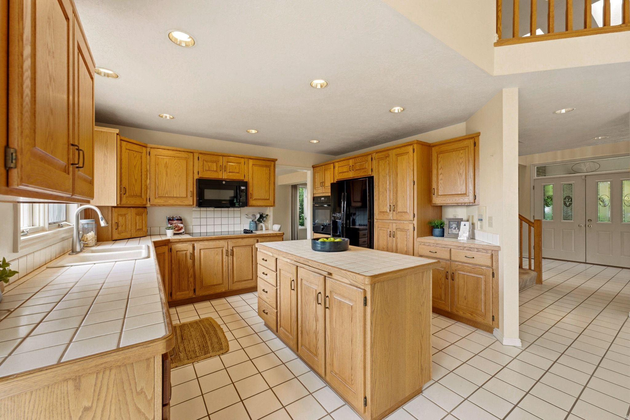 923 W WILSHIRE CT