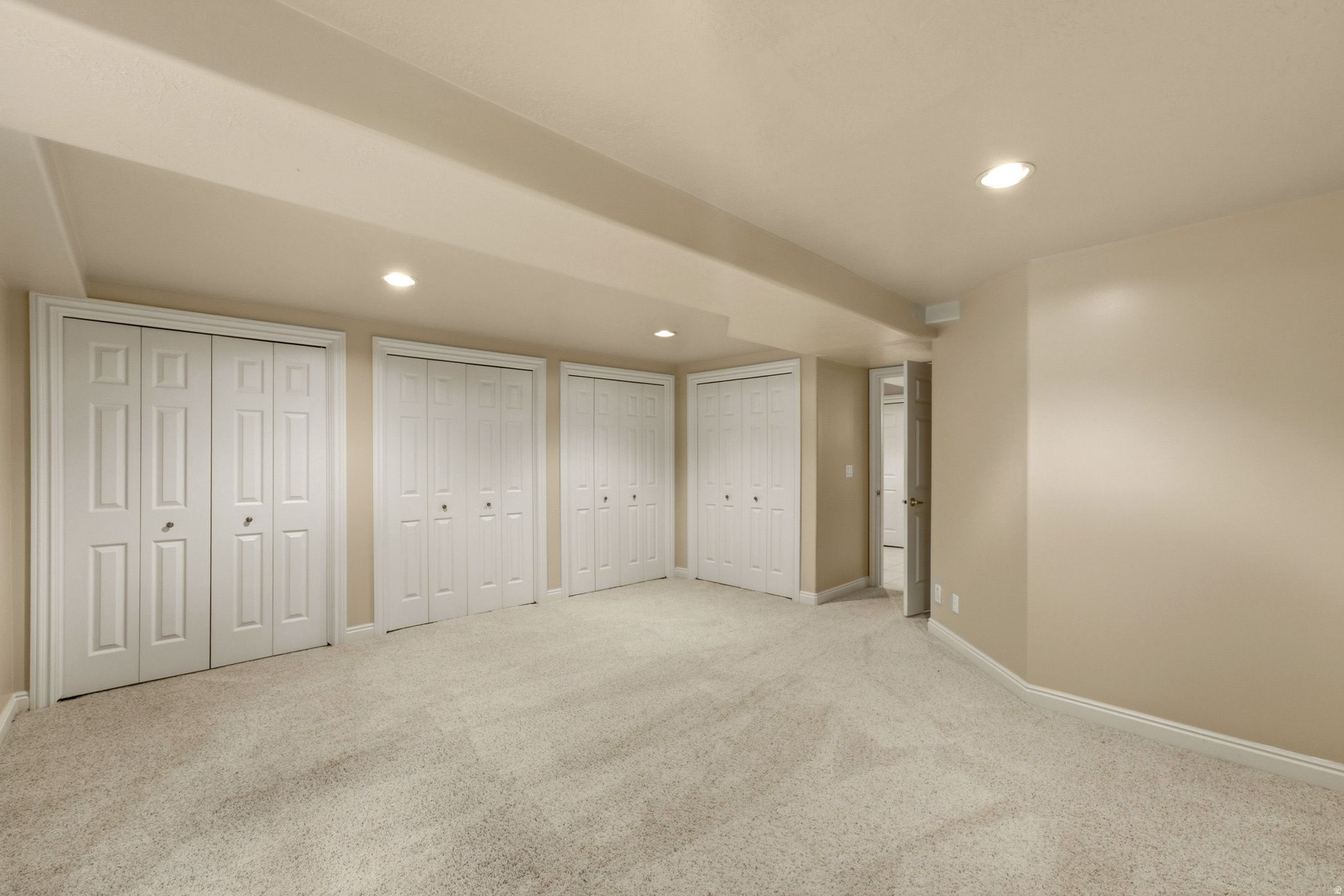 923 W WILSHIRE CT