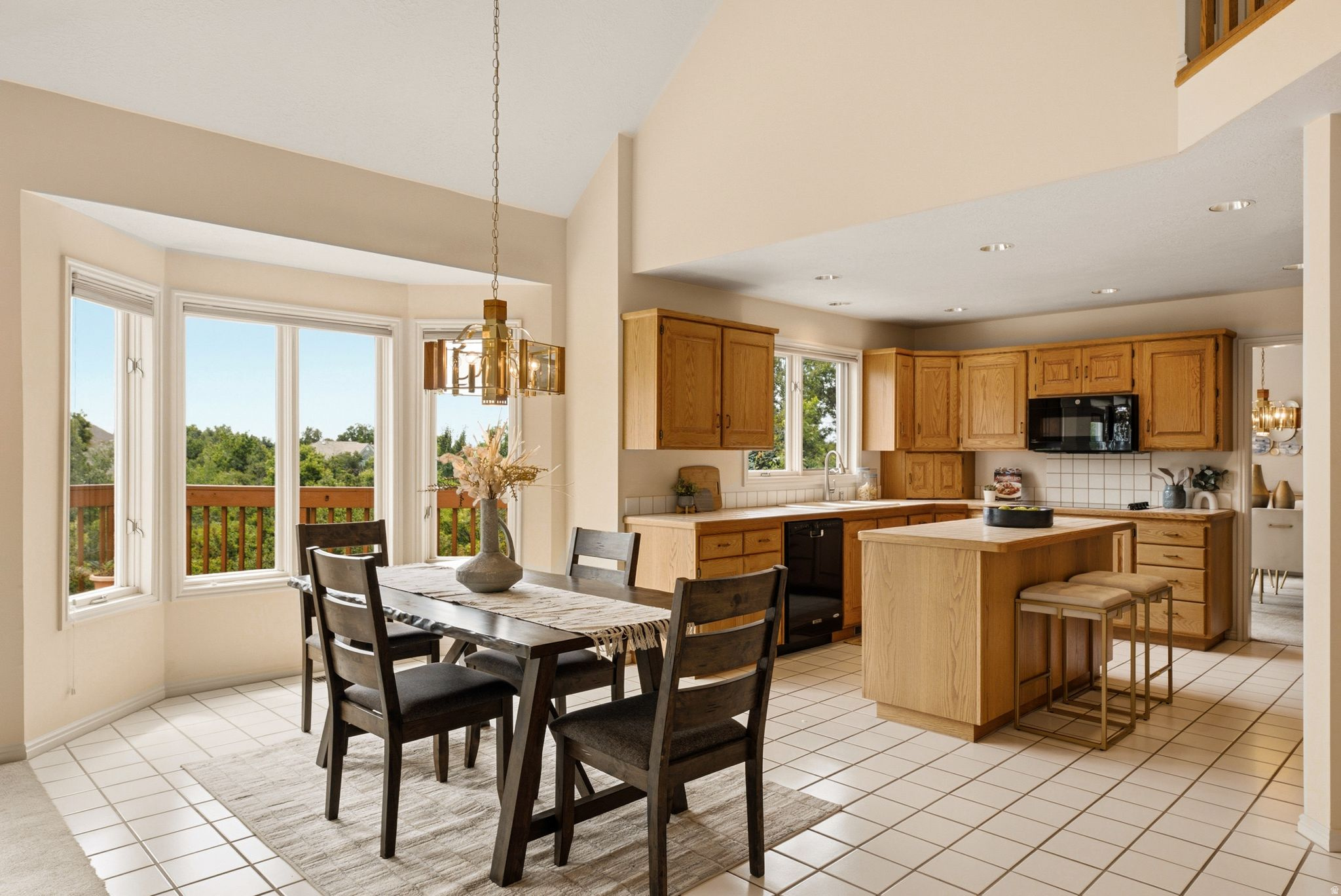 923 W WILSHIRE CT