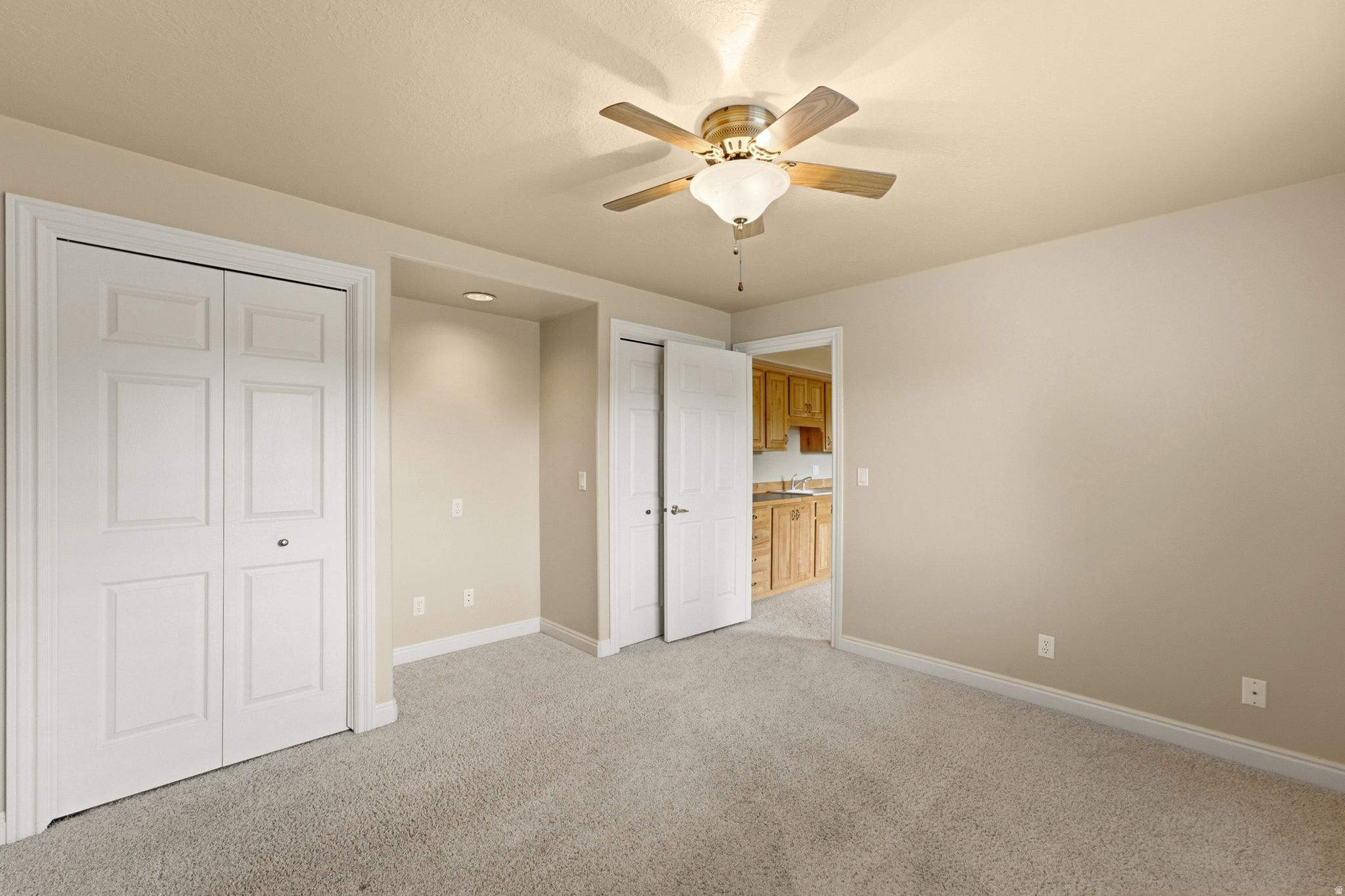 923 W WILSHIRE CT