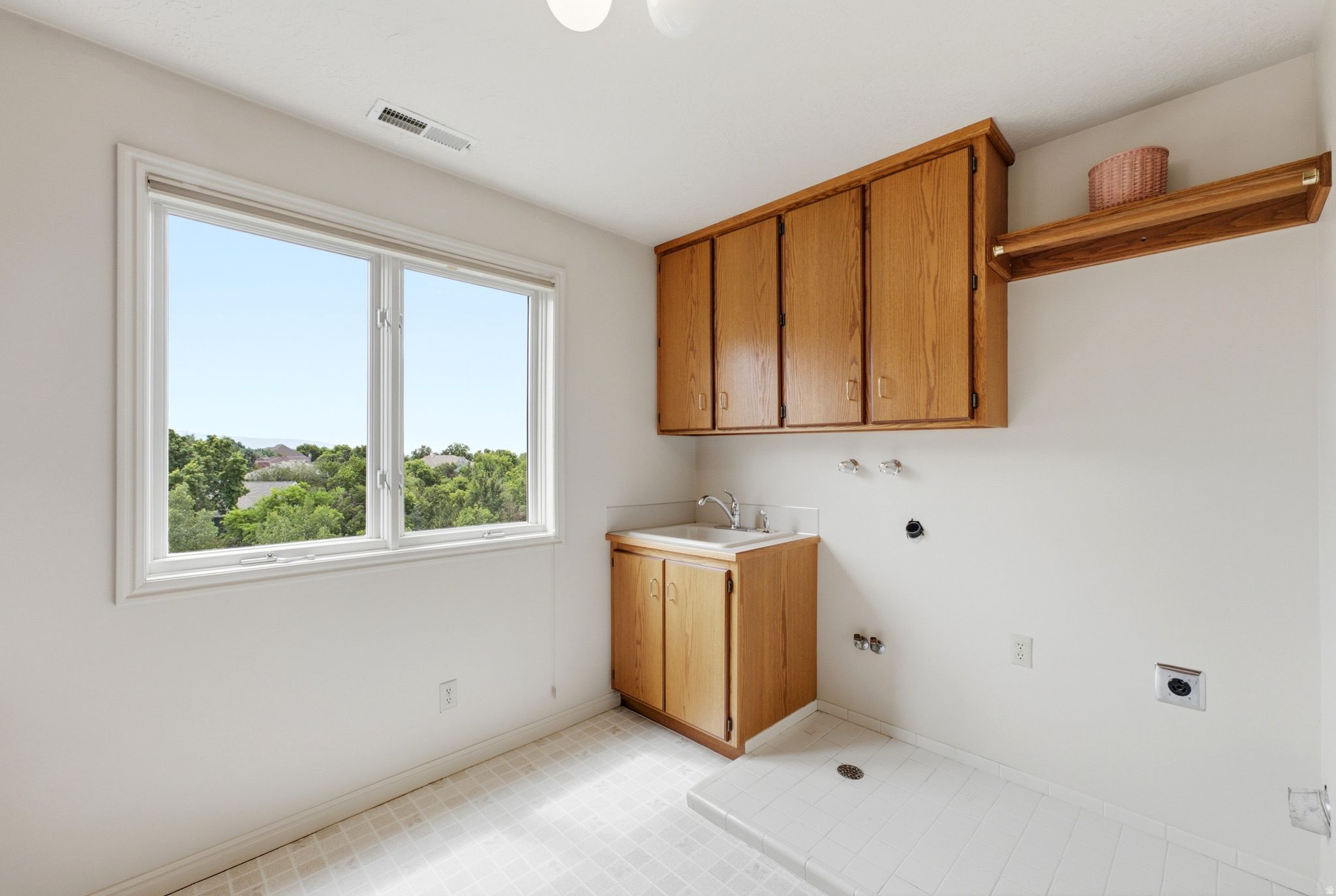 923 W WILSHIRE CT
