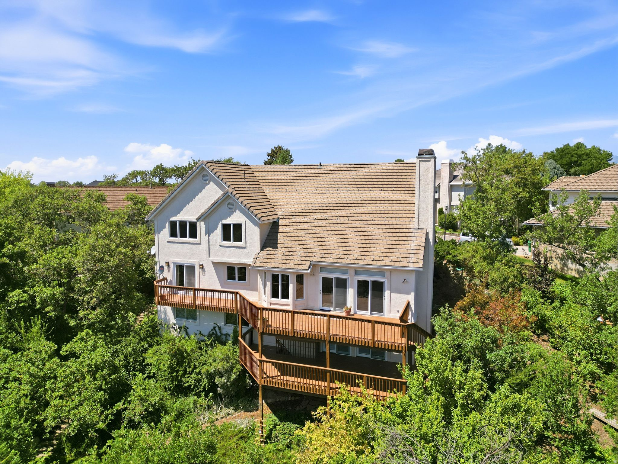 923 W WILSHIRE CT