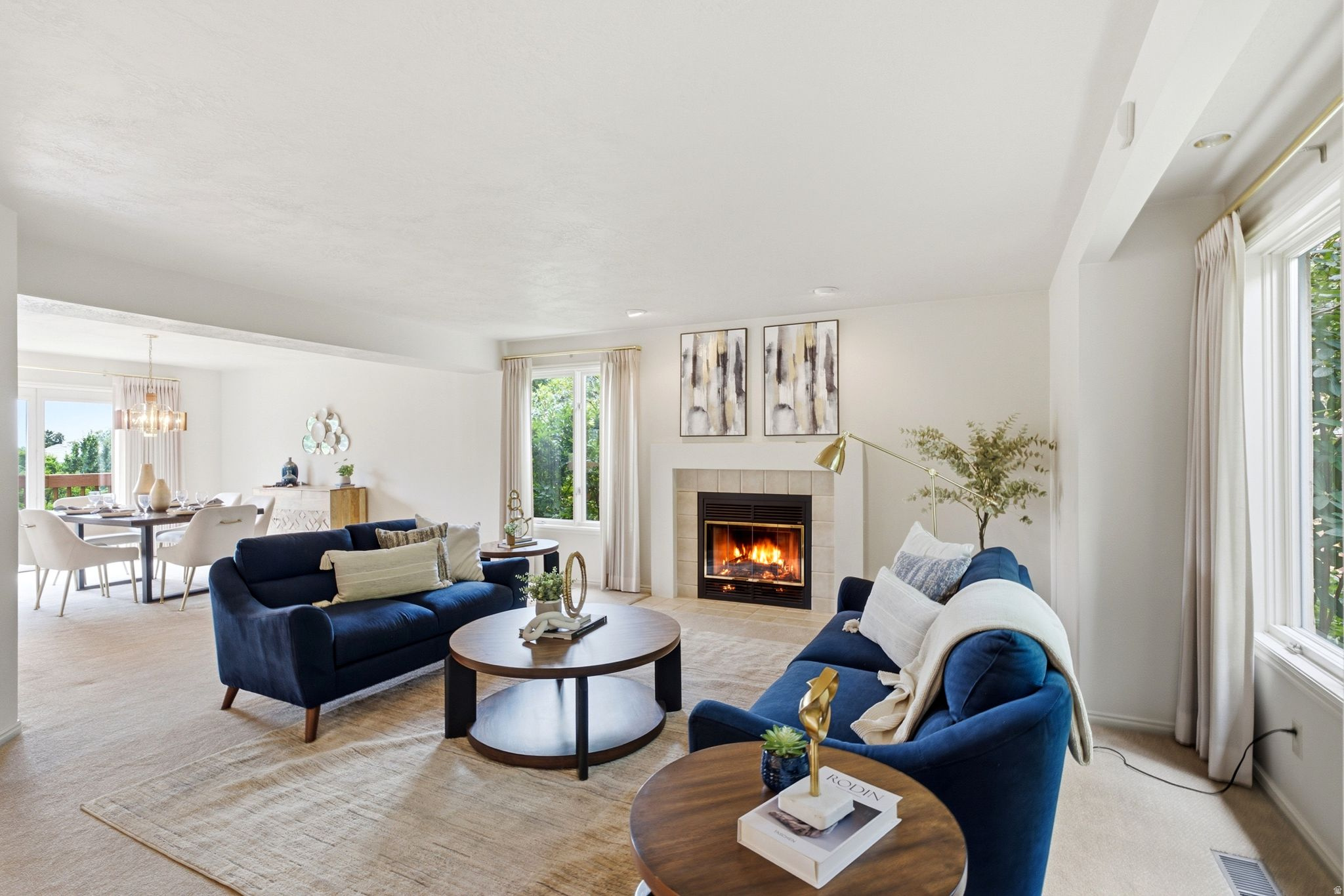 923 W WILSHIRE CT