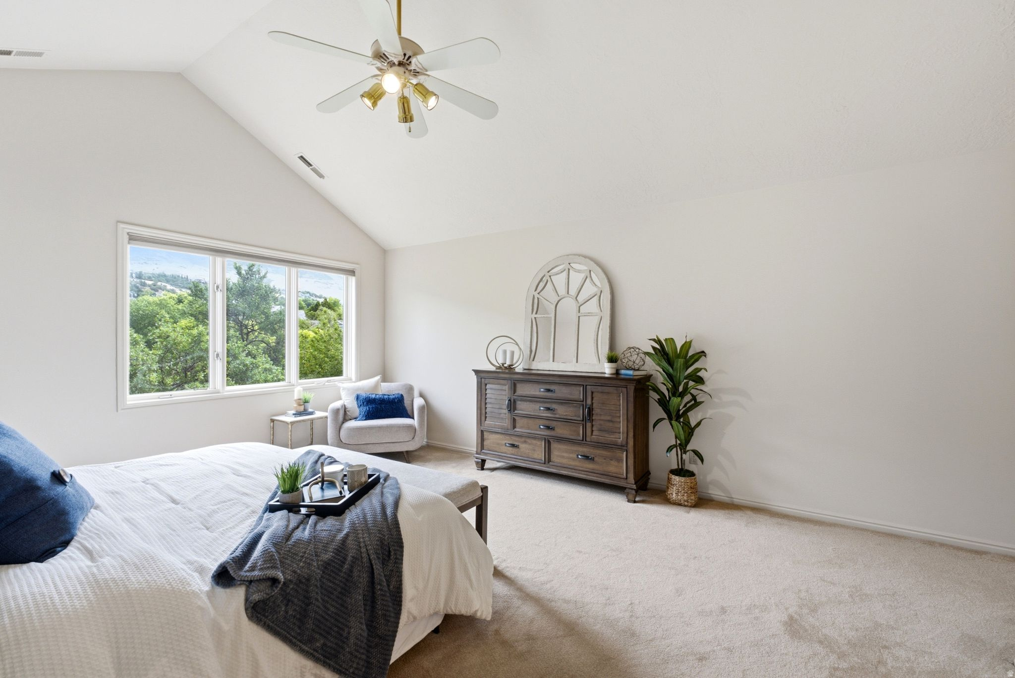 923 W WILSHIRE CT