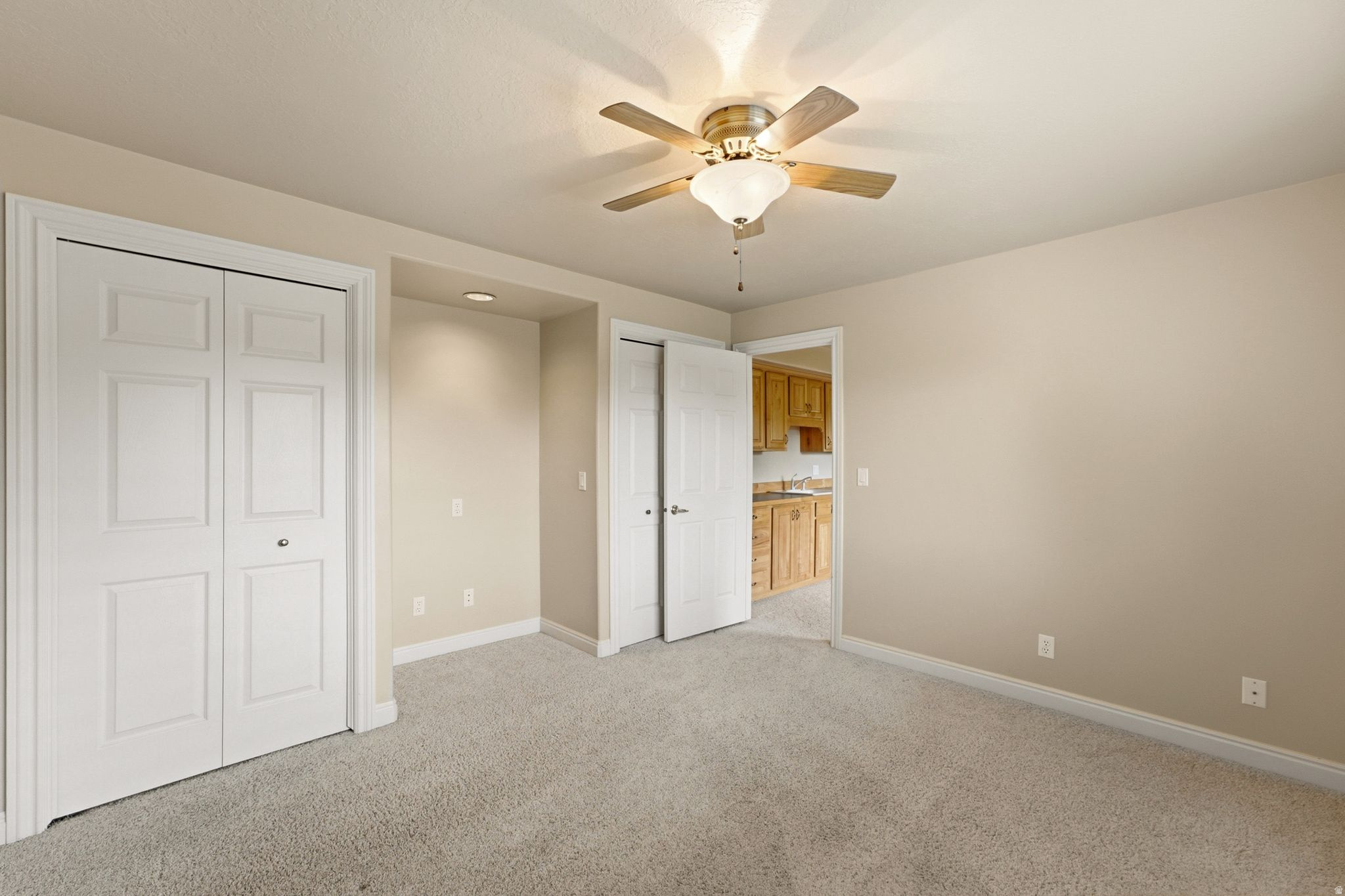 923 W WILSHIRE CT