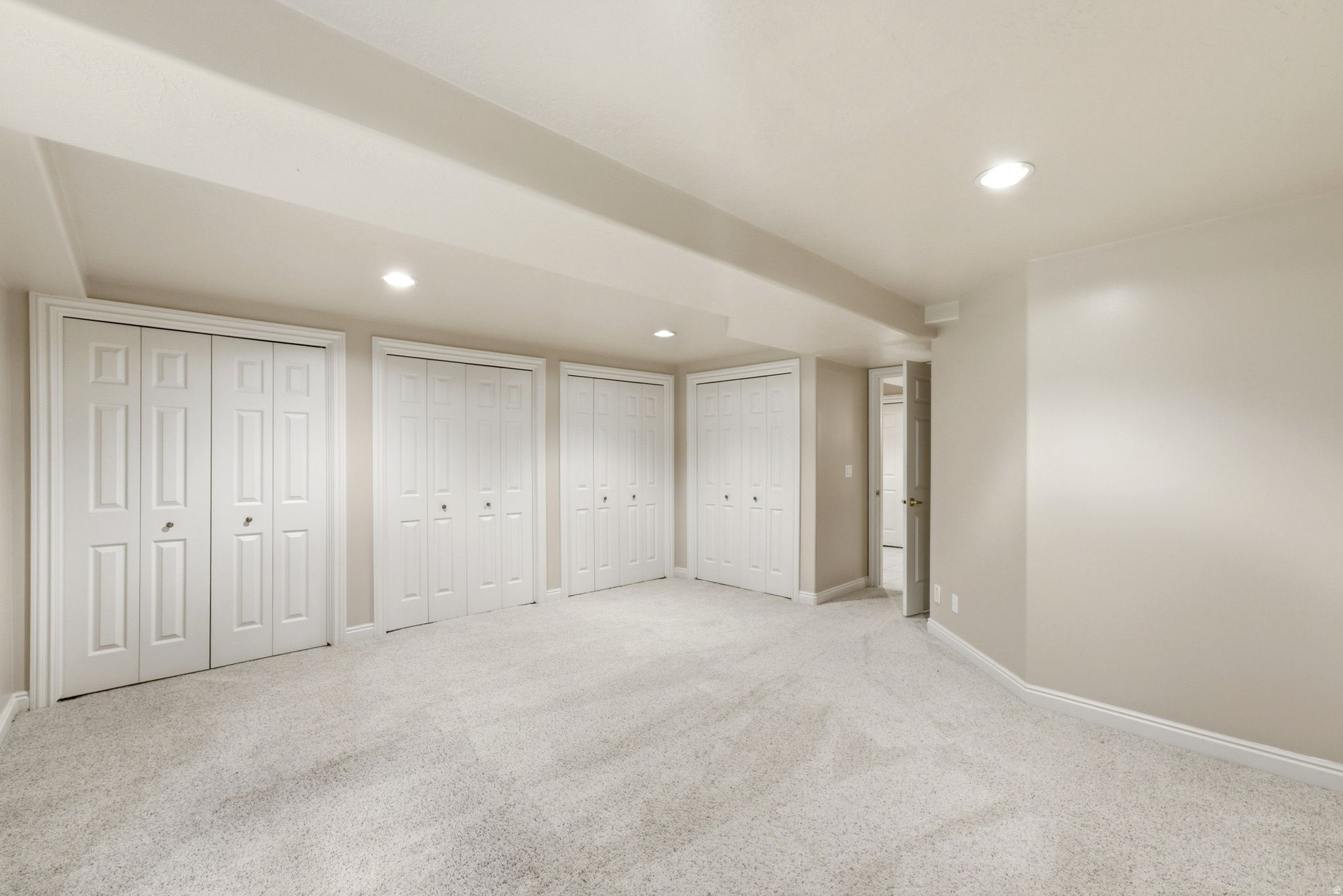 923 W WILSHIRE CT