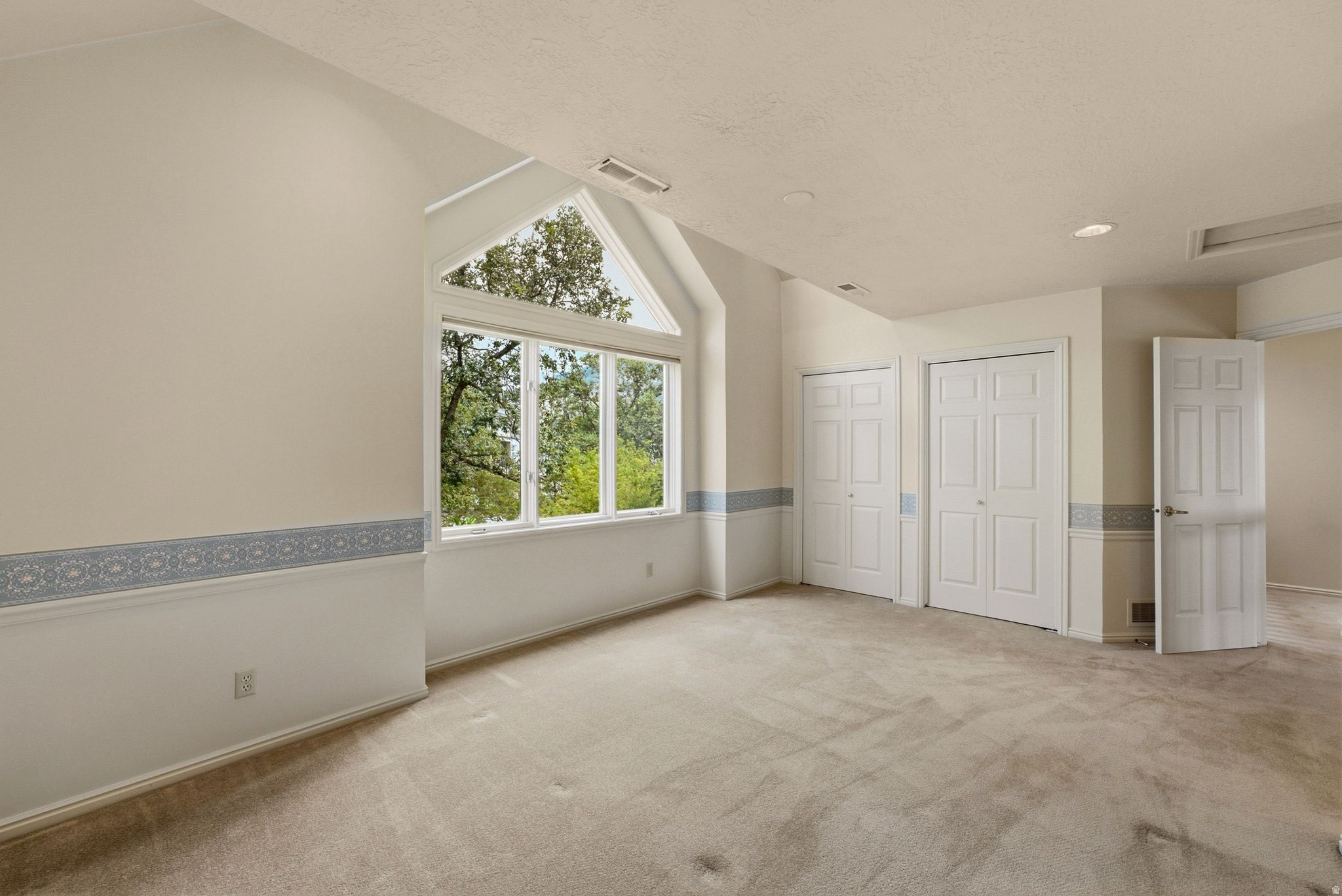 923 W WILSHIRE CT