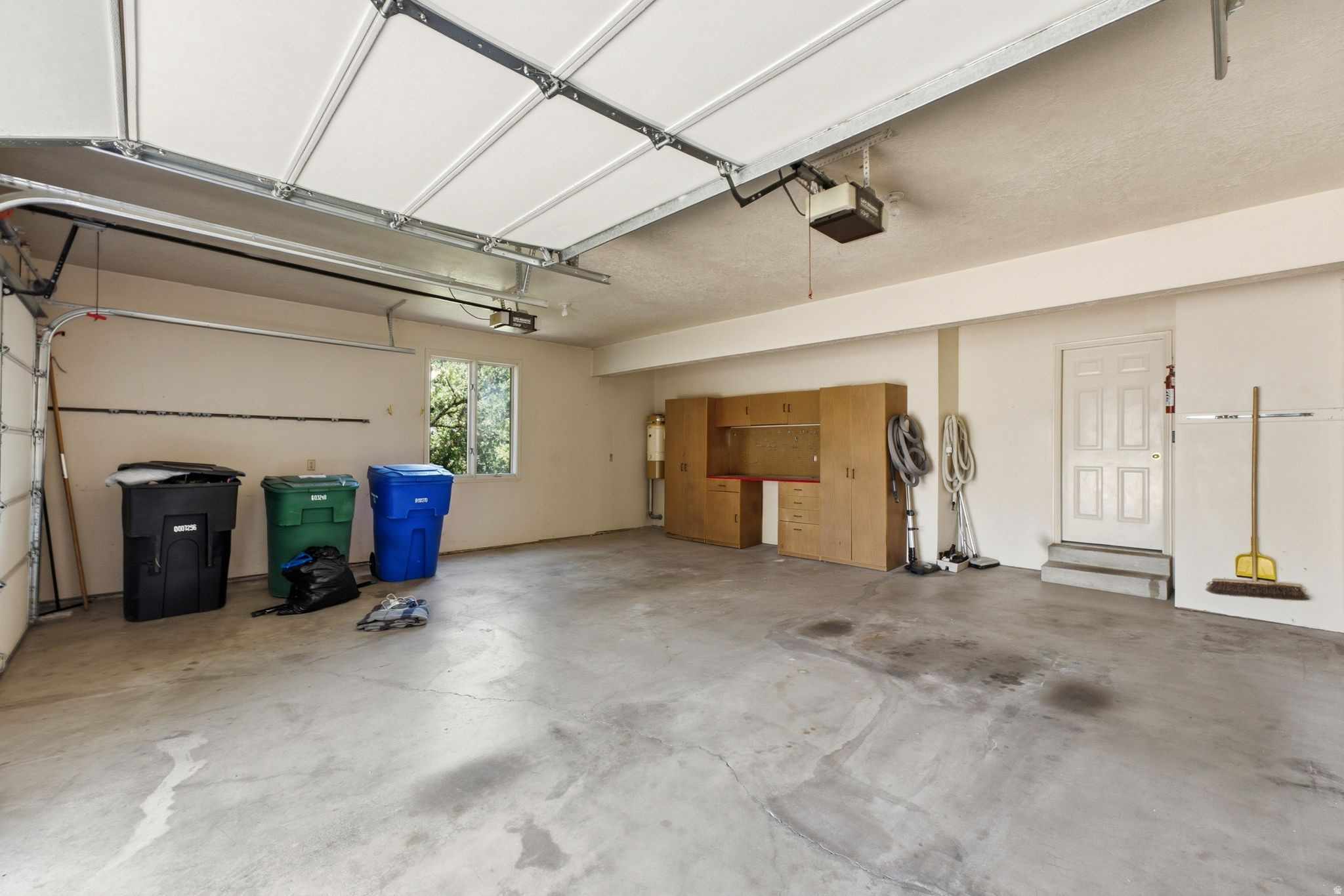 923 W WILSHIRE CT
