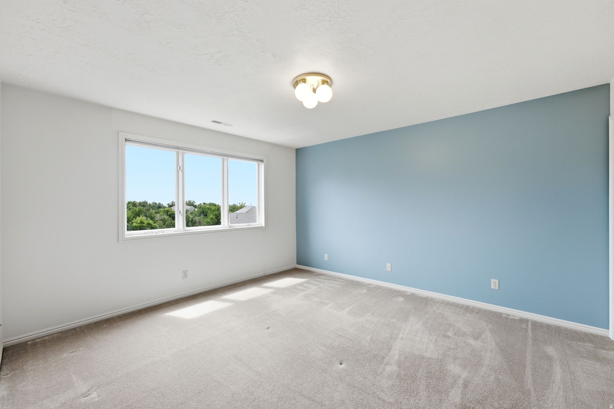 923 W WILSHIRE CT