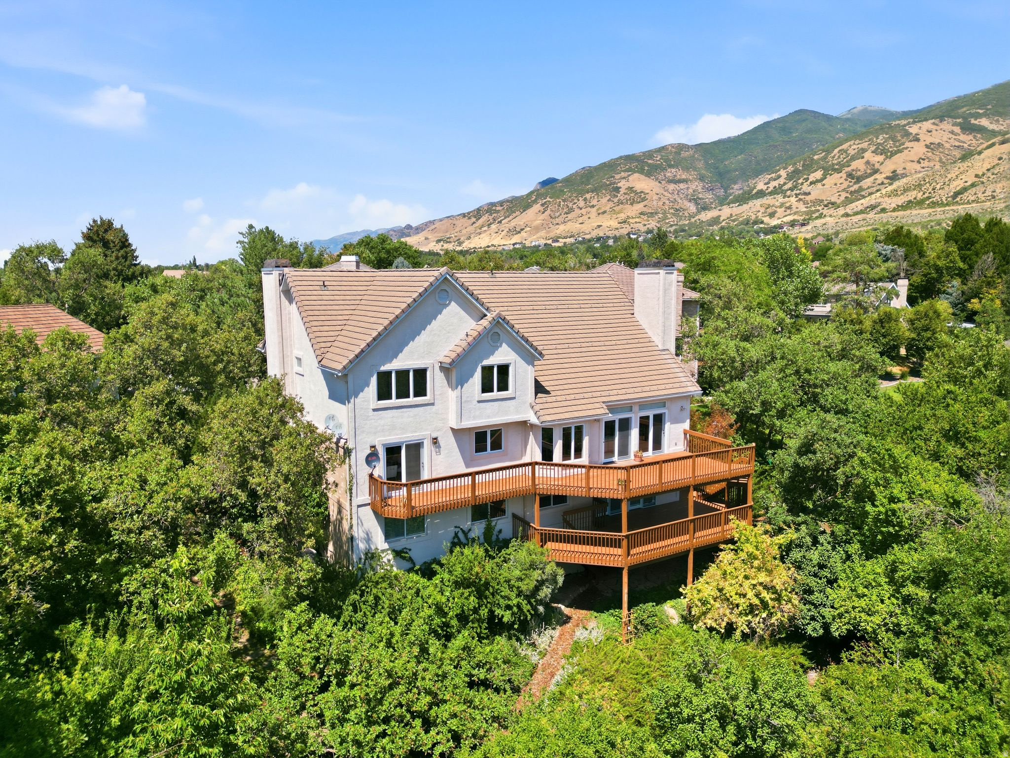923 W WILSHIRE CT