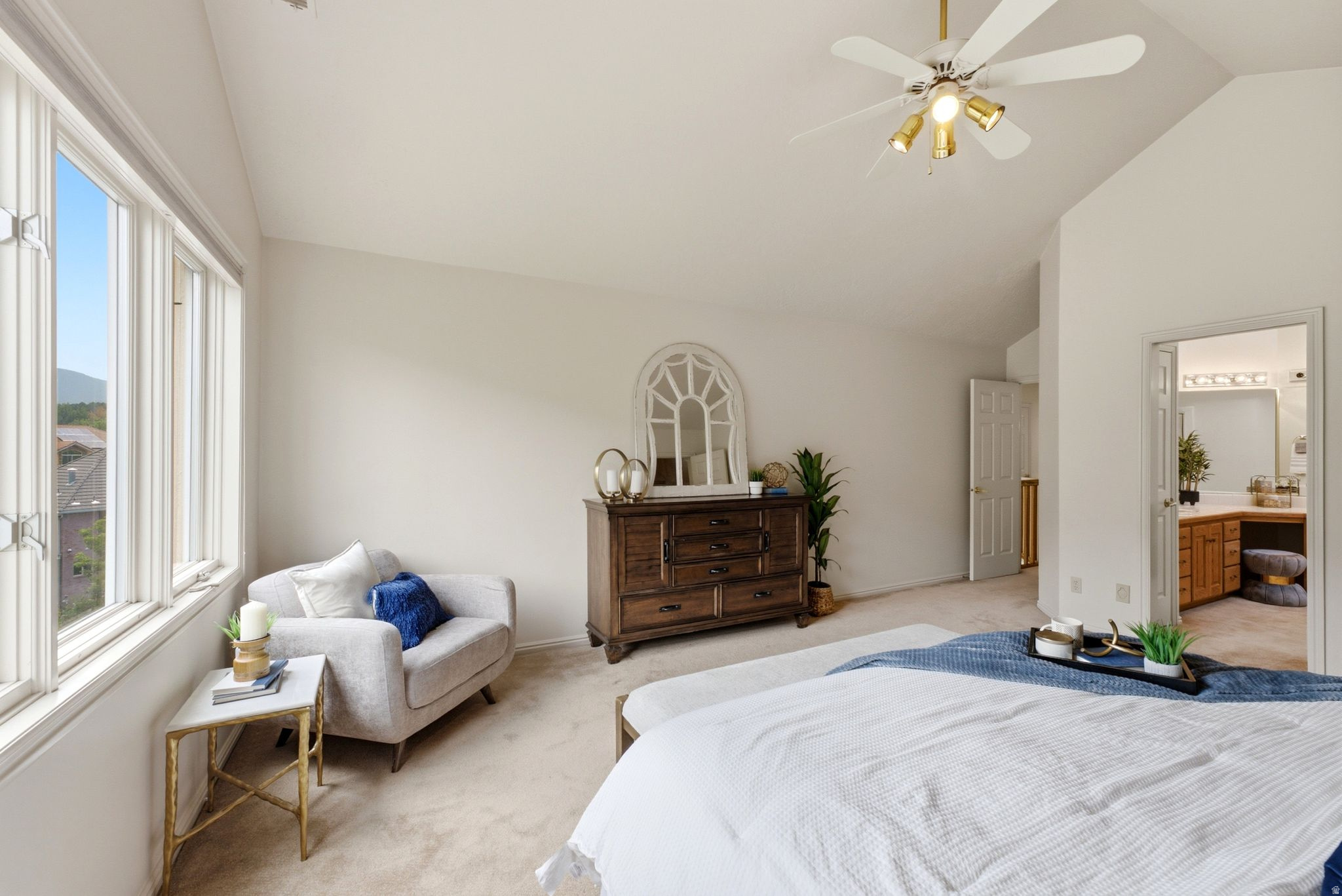923 W WILSHIRE CT