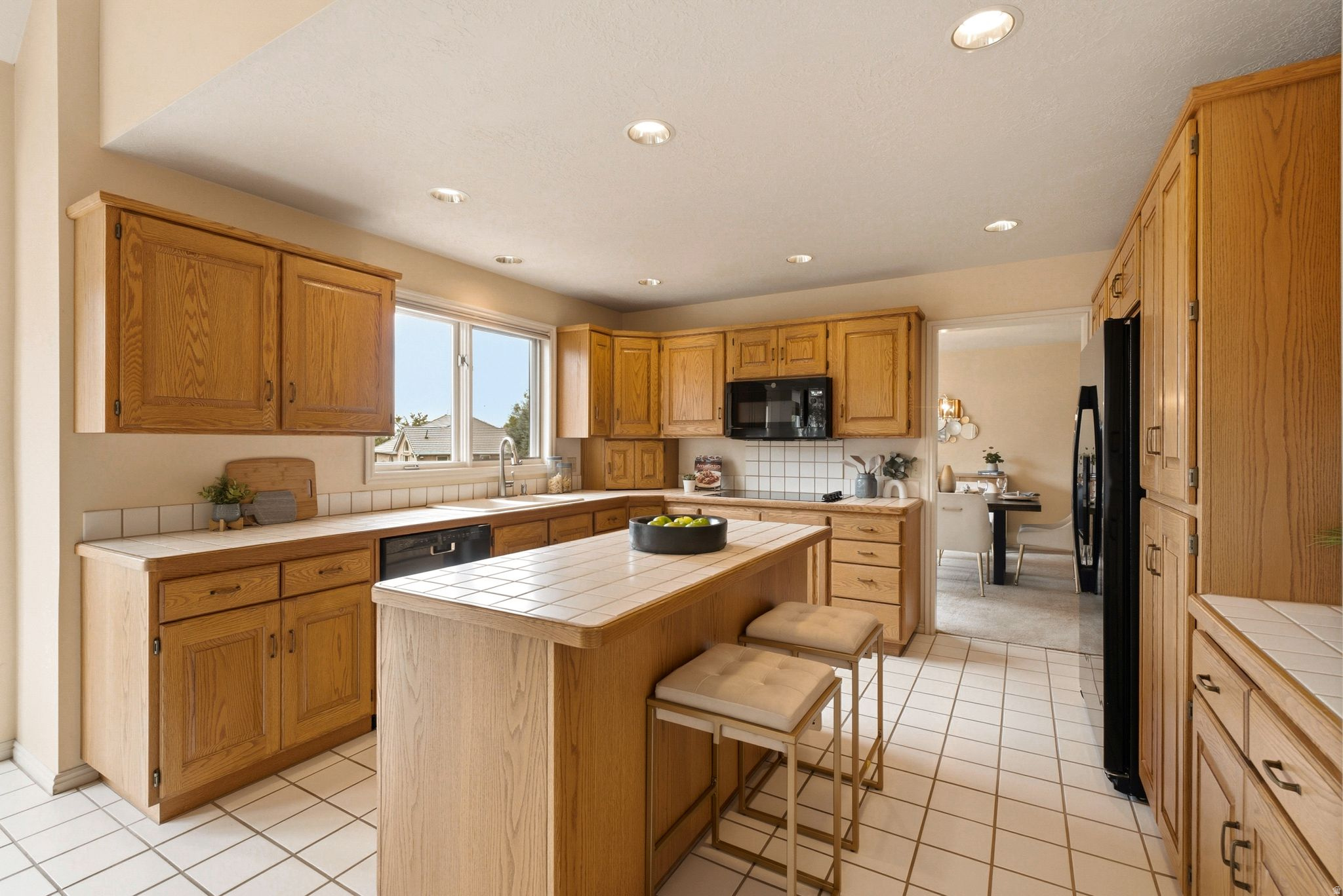 923 W WILSHIRE CT