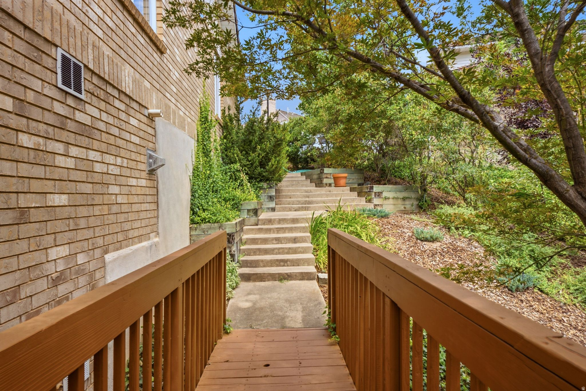923 W WILSHIRE CT