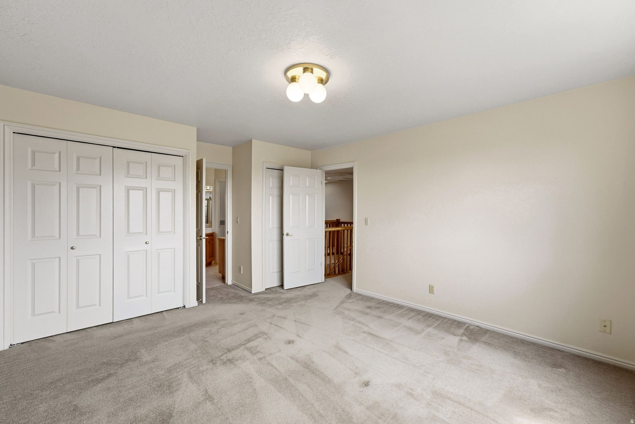 923 W WILSHIRE CT