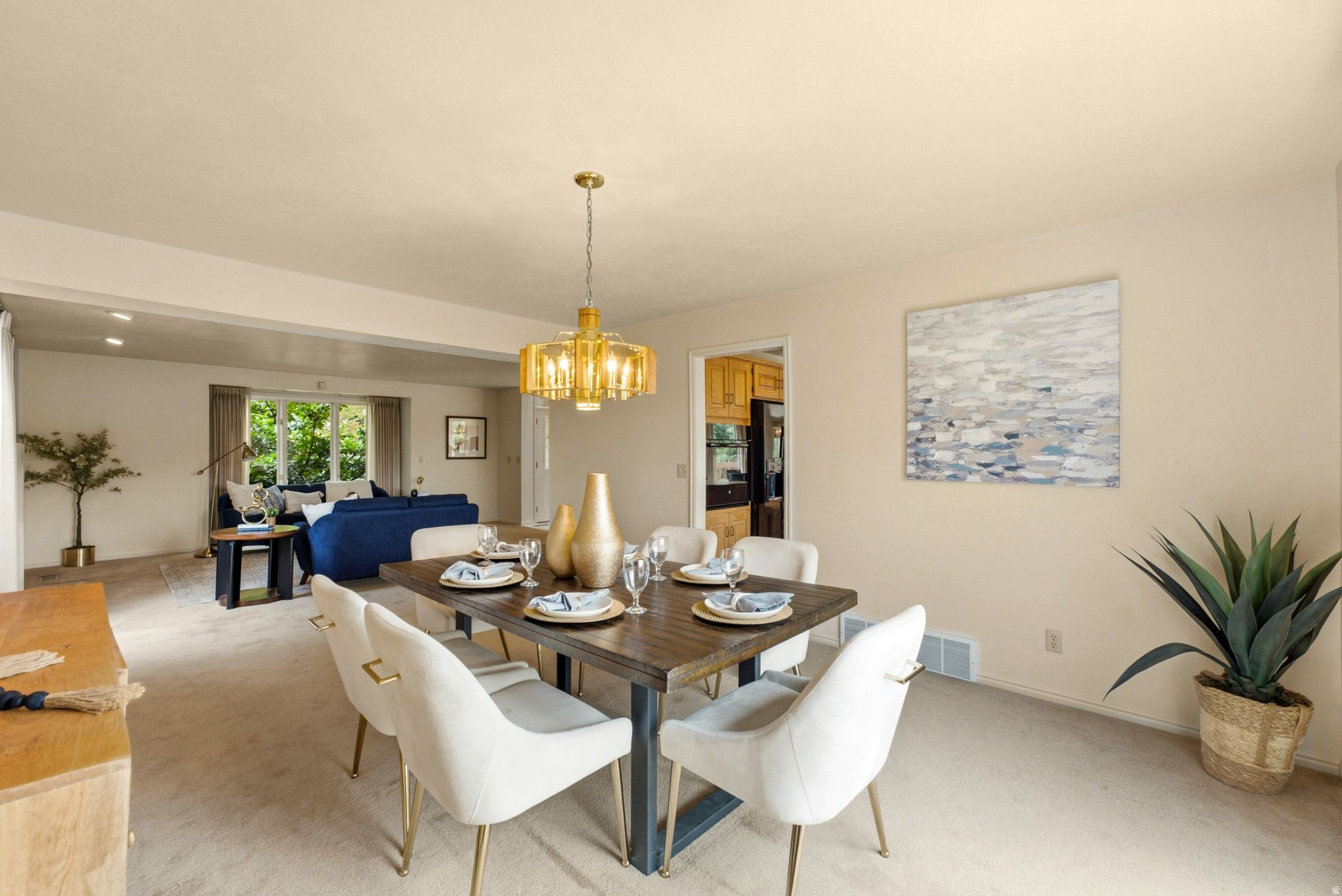 923 W WILSHIRE CT
