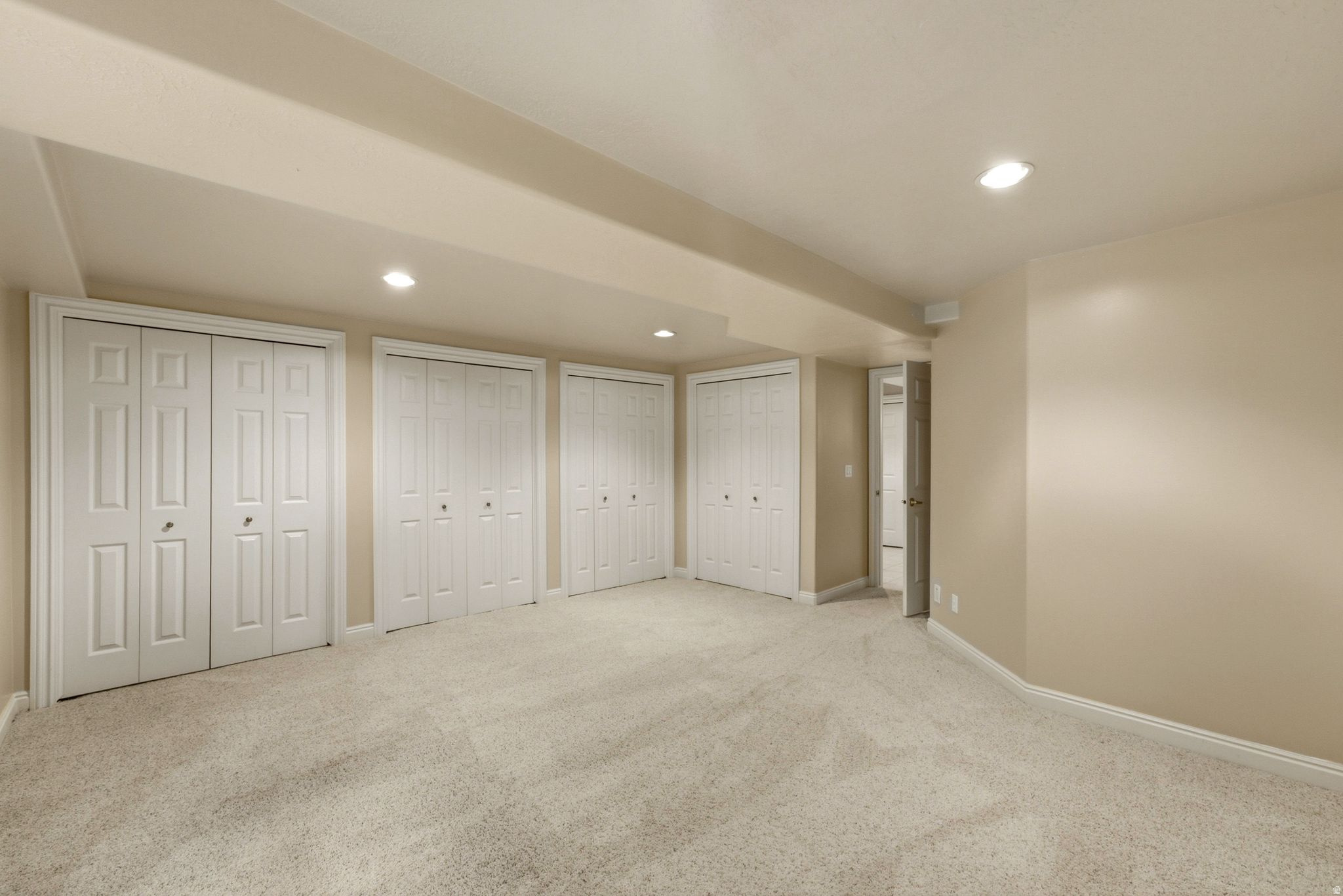 923 W WILSHIRE CT