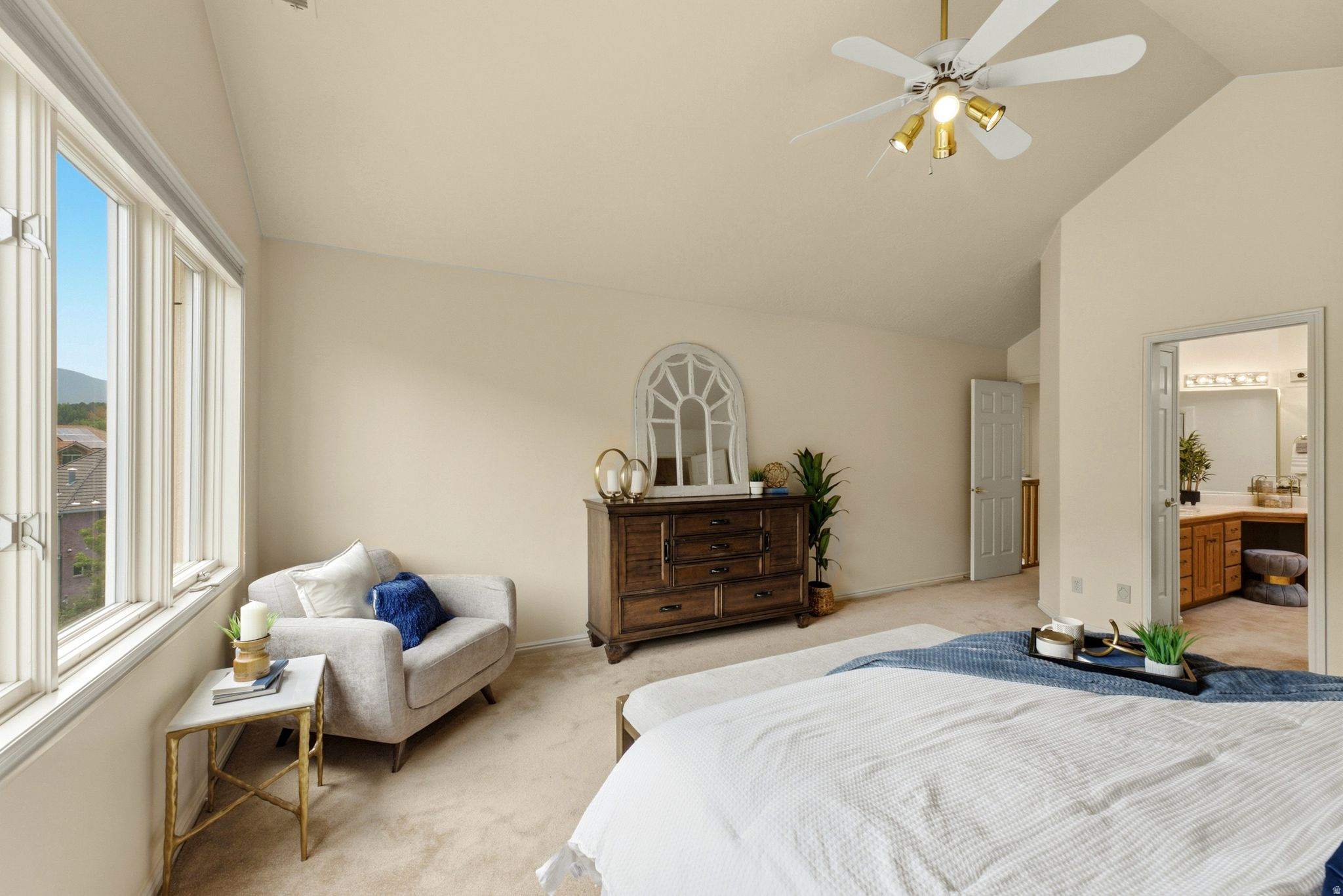 923 W WILSHIRE CT