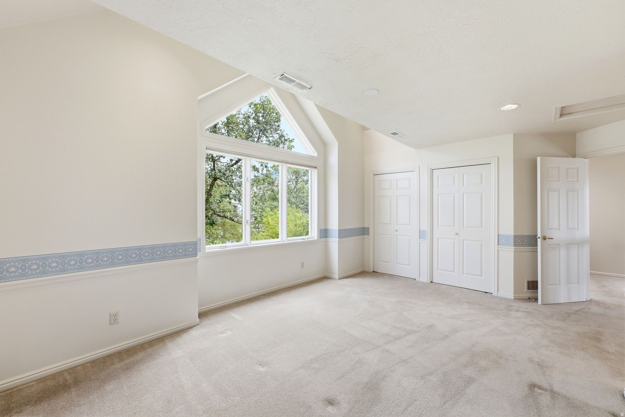923 W WILSHIRE CT