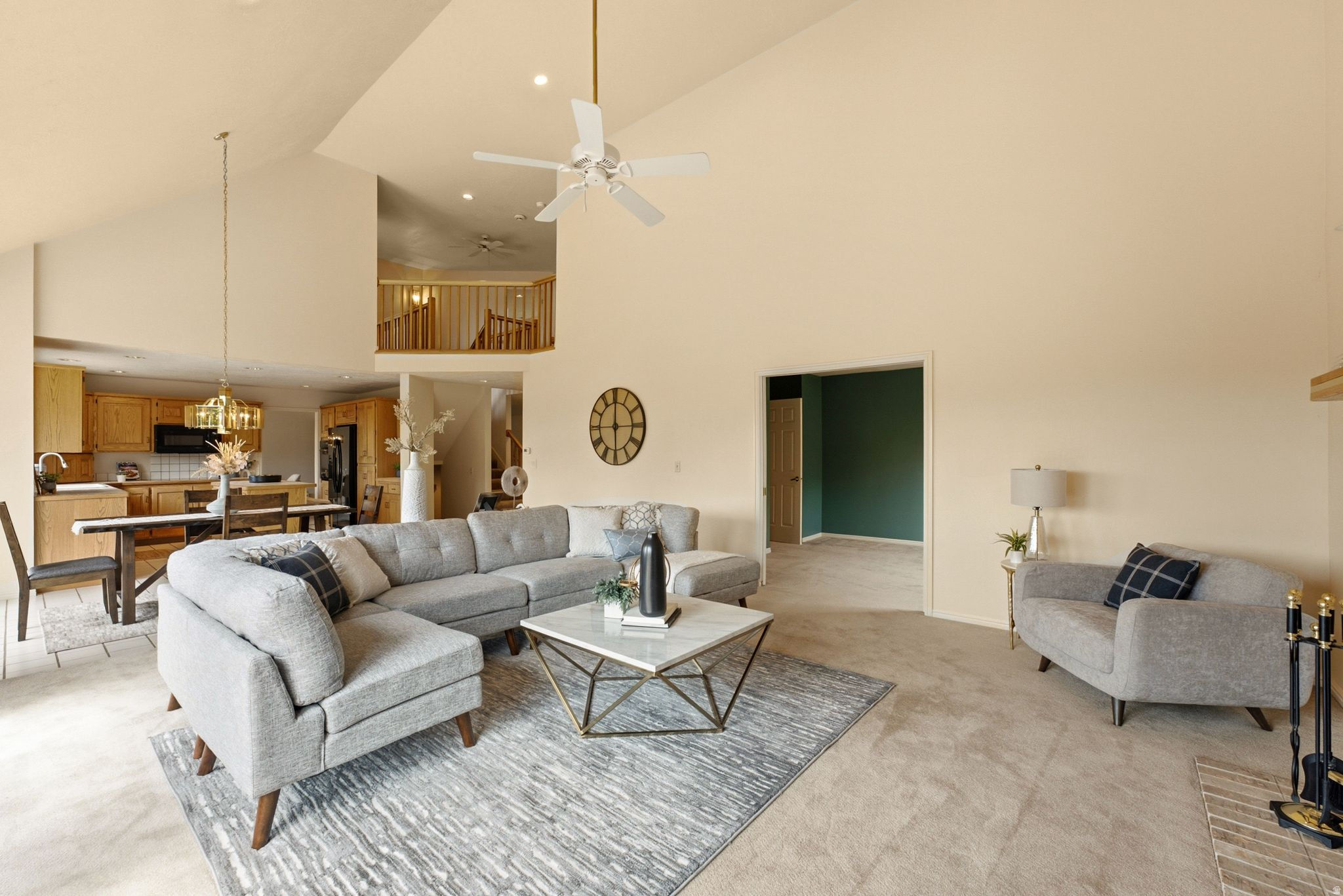 923 W WILSHIRE CT
