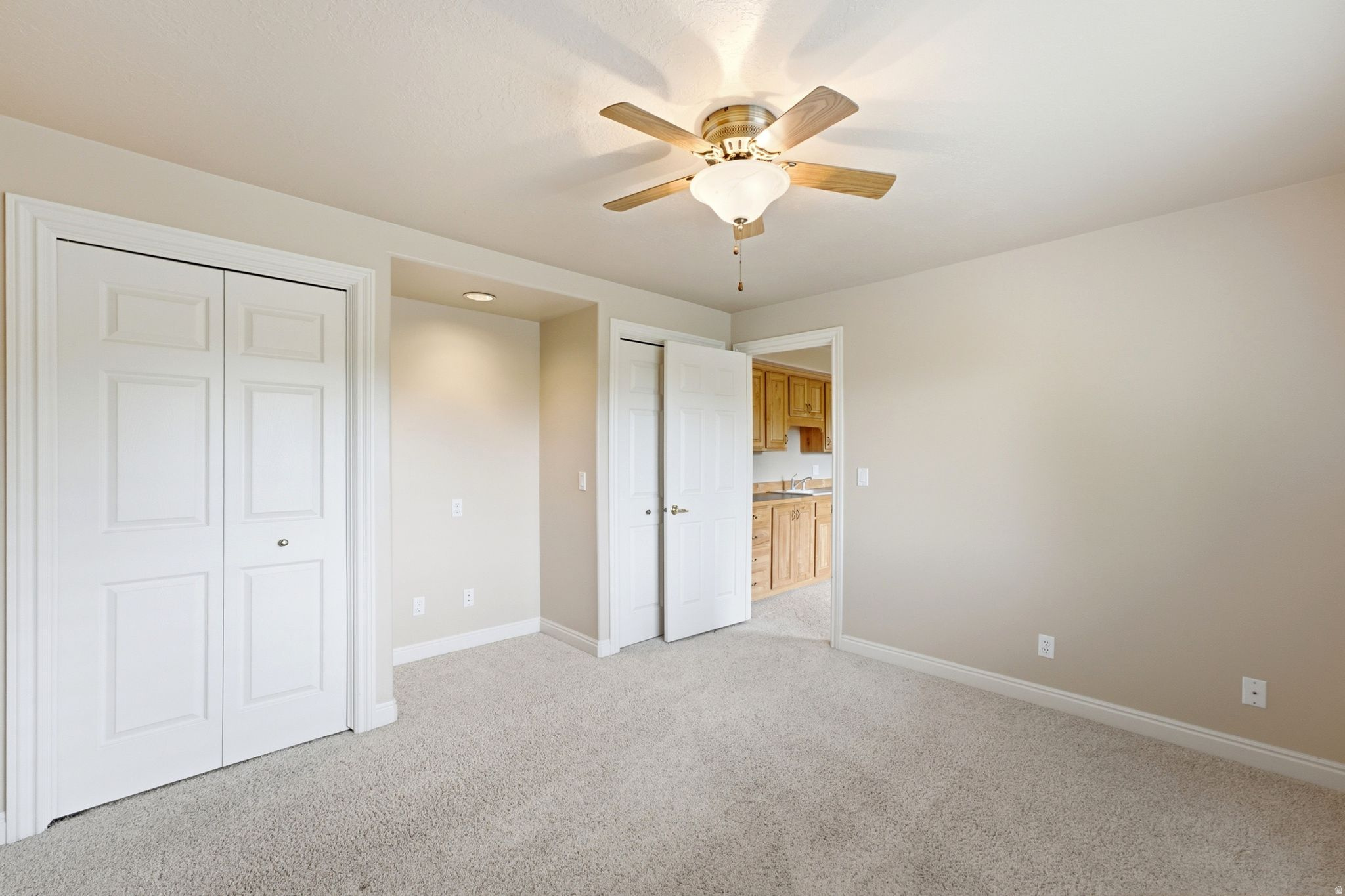 923 W WILSHIRE CT