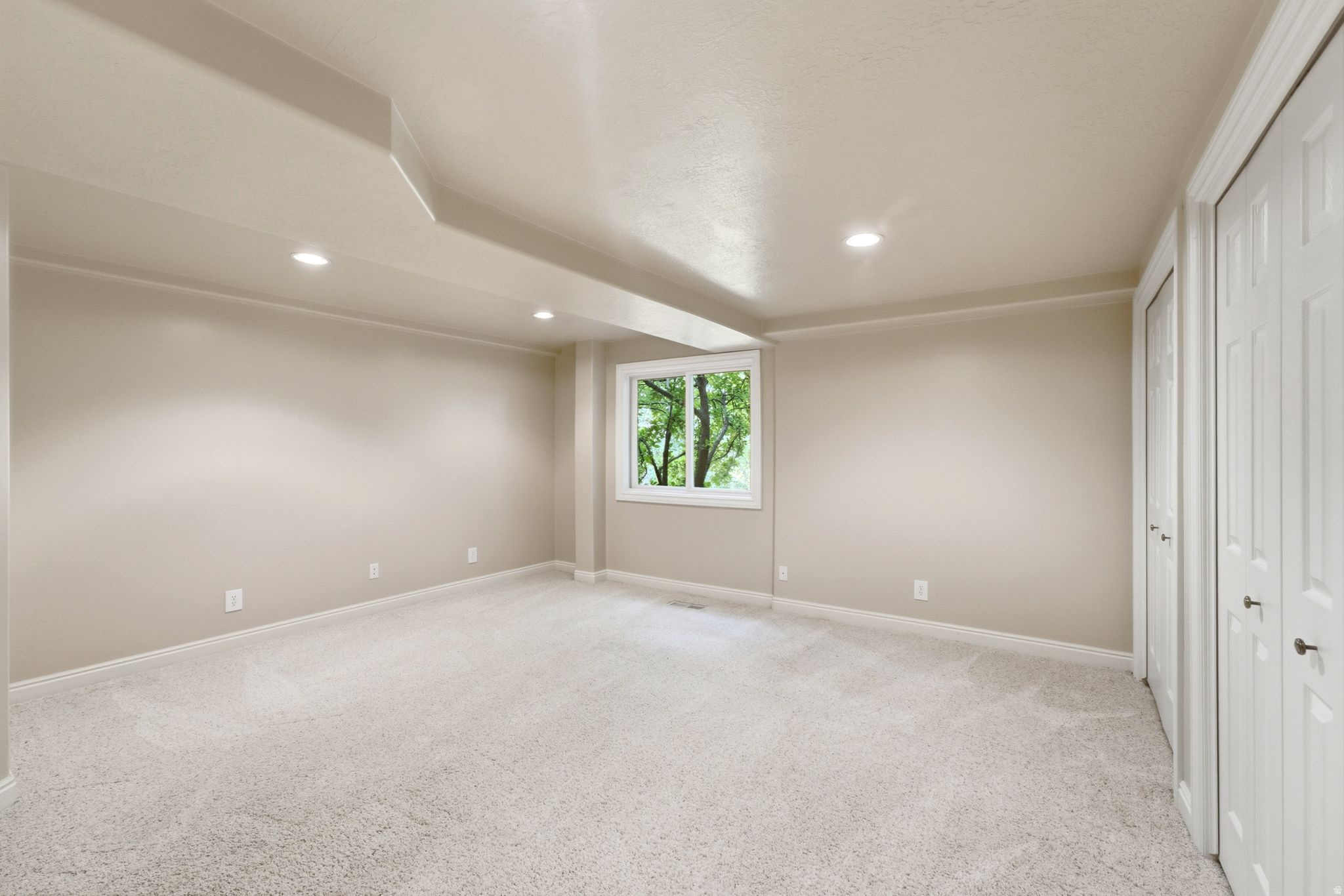 923 W WILSHIRE CT