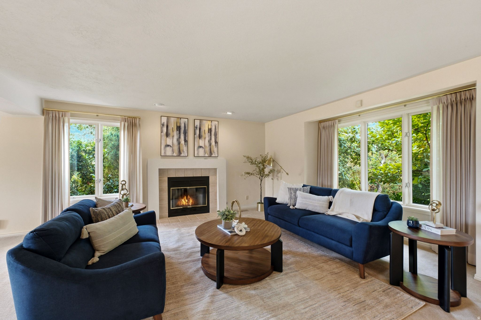 923 W WILSHIRE CT