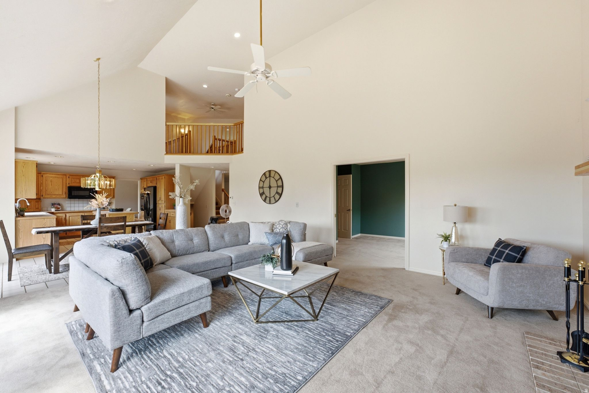 923 W WILSHIRE CT