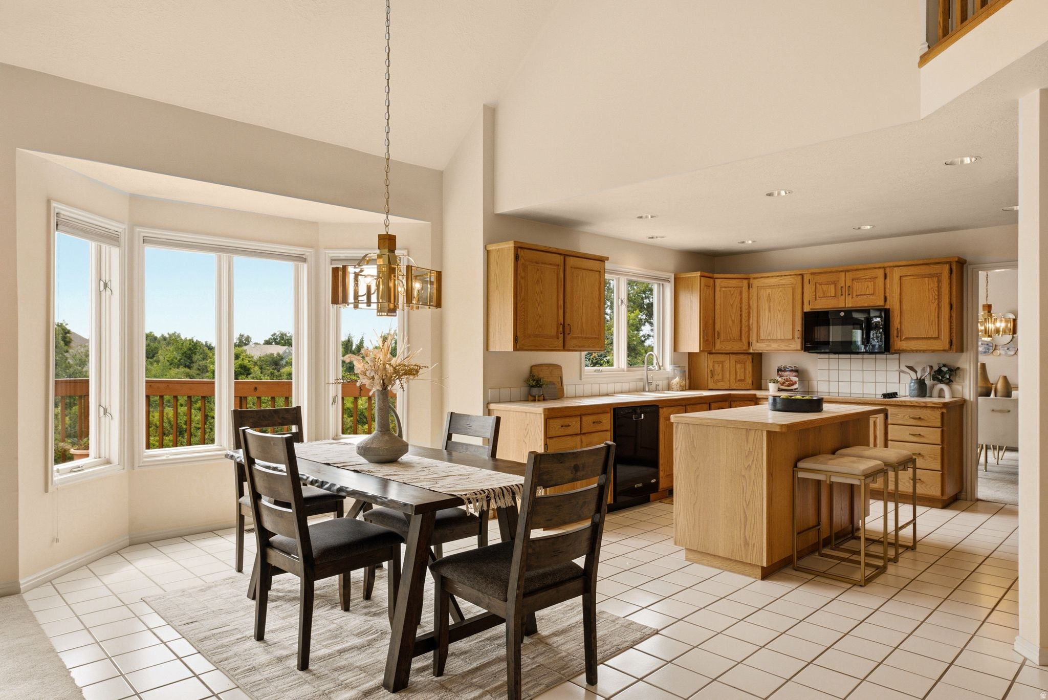 923 W WILSHIRE CT