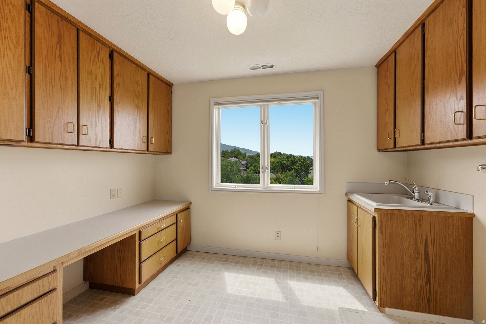 923 W WILSHIRE CT