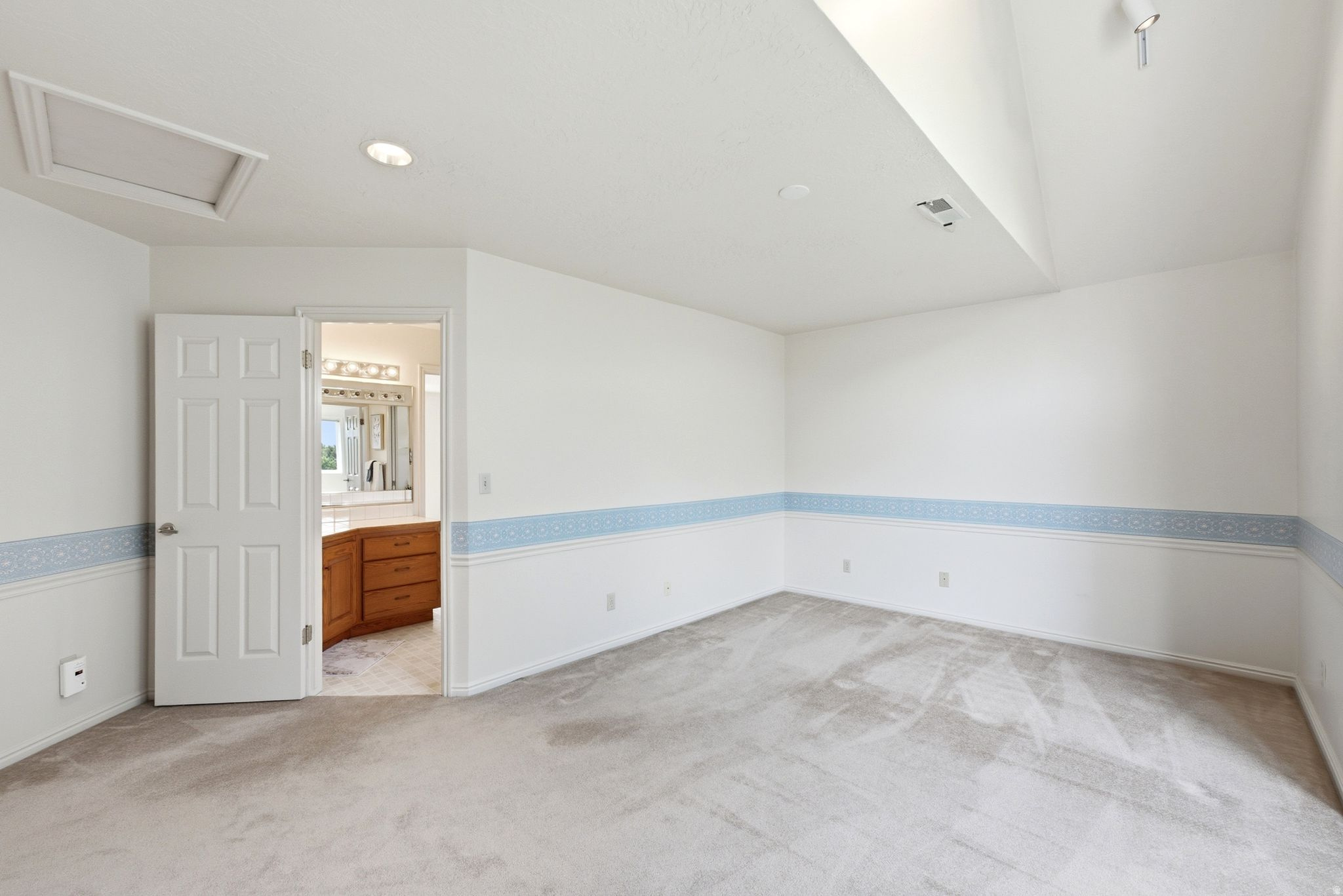 923 W WILSHIRE CT