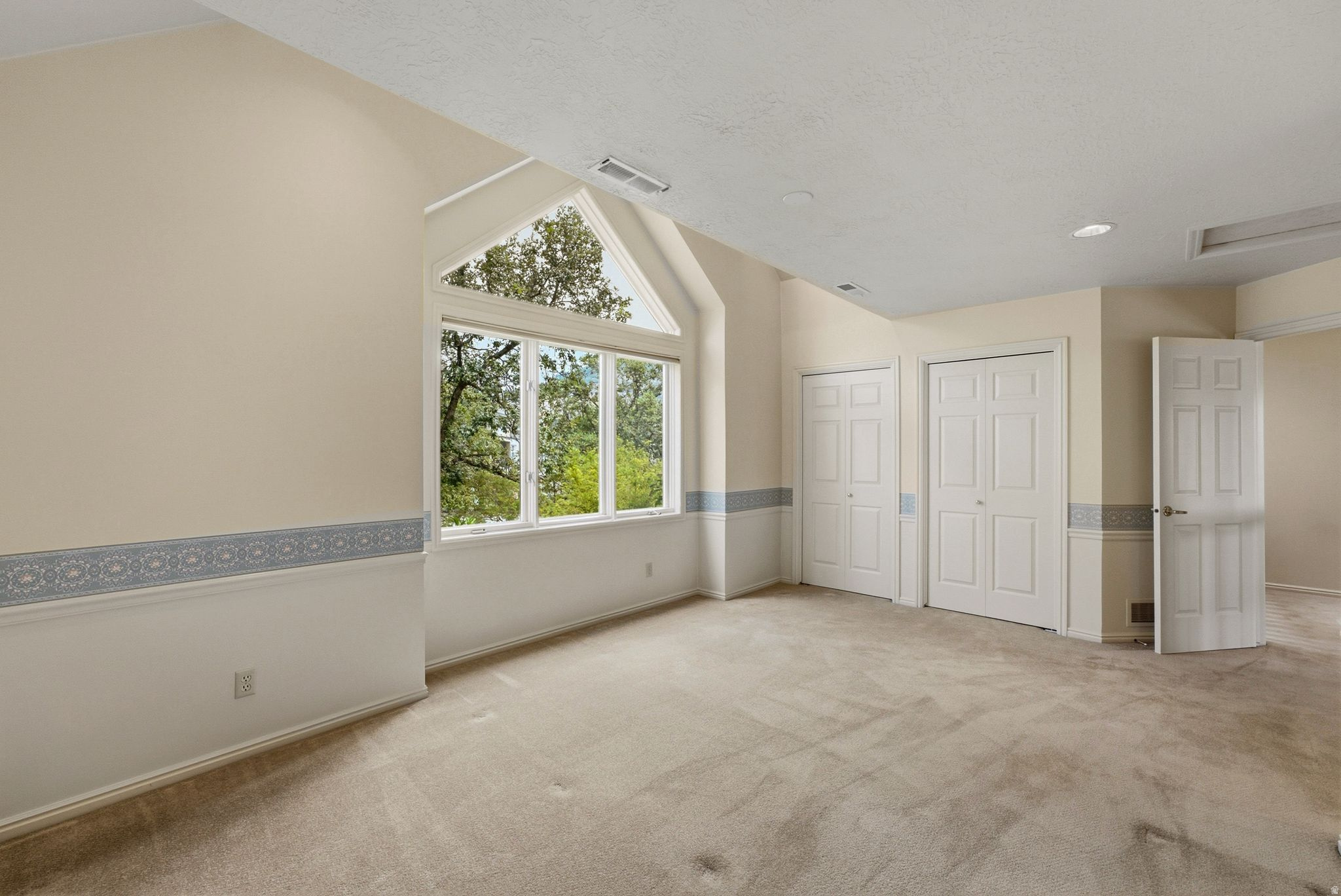 923 W WILSHIRE CT