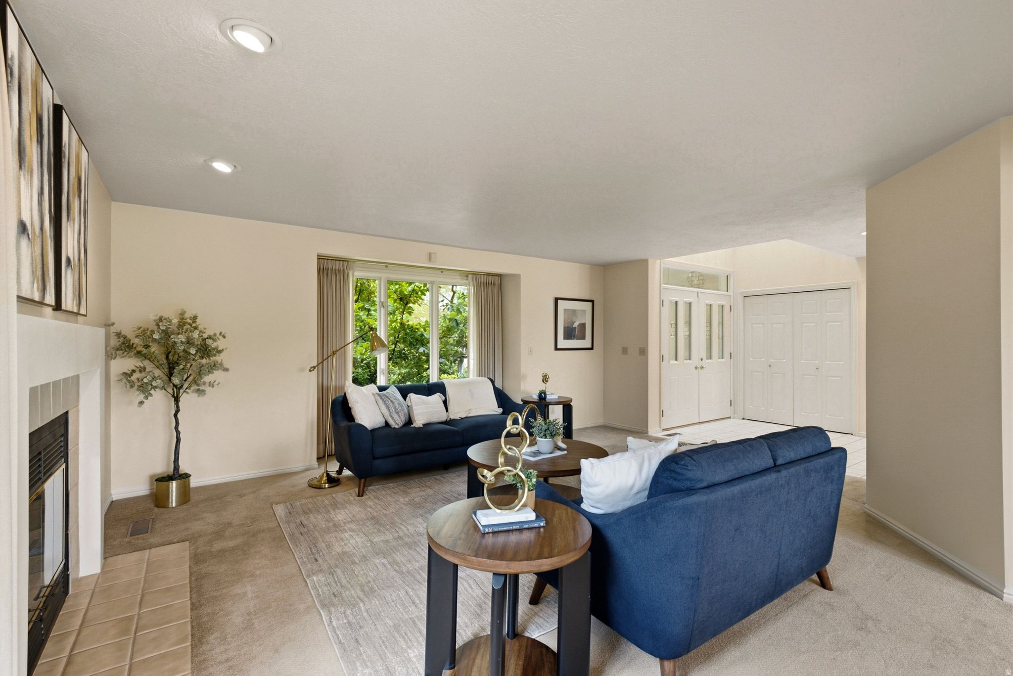 923 W WILSHIRE CT