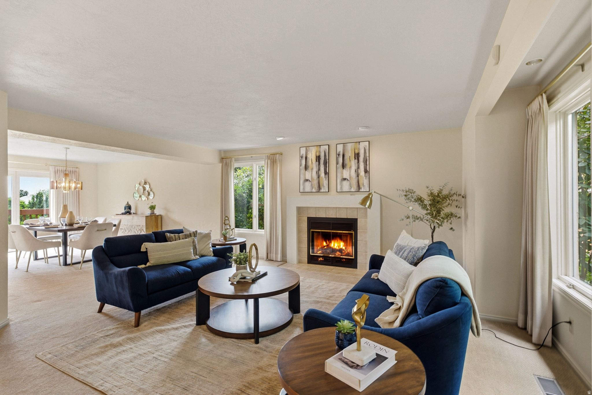923 W WILSHIRE CT