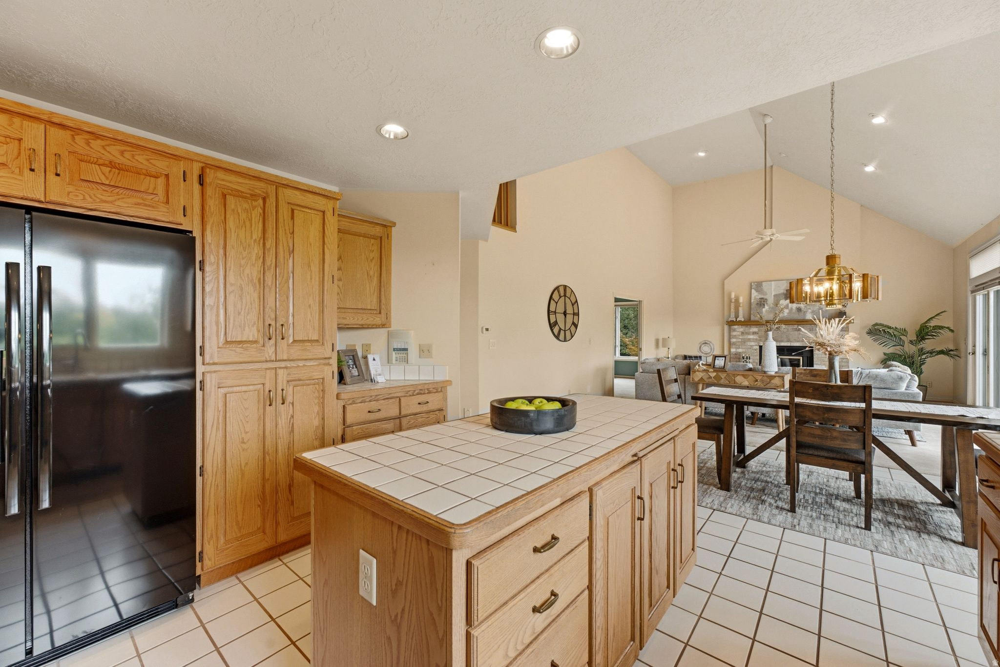 923 W WILSHIRE CT