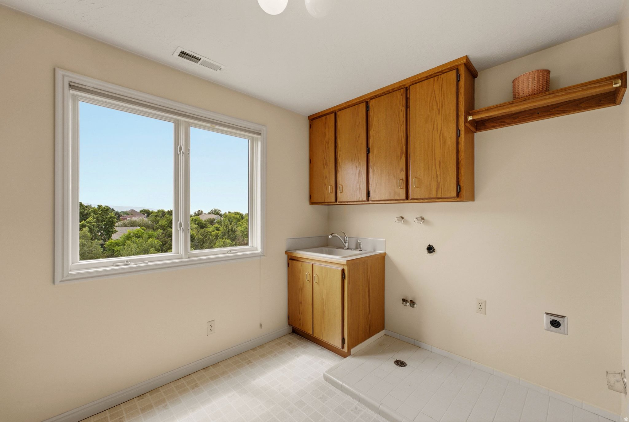 923 W WILSHIRE CT