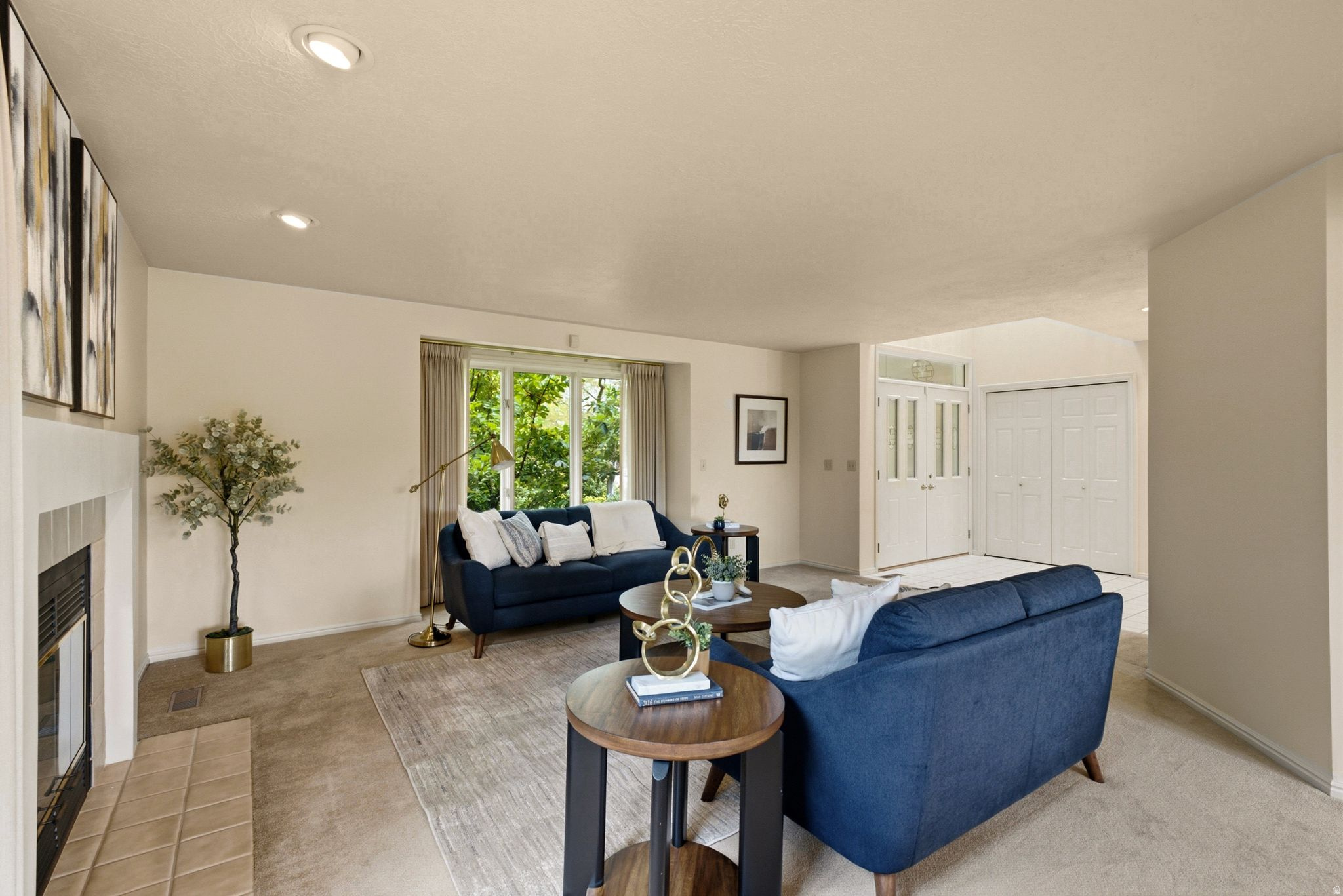 923 W WILSHIRE CT